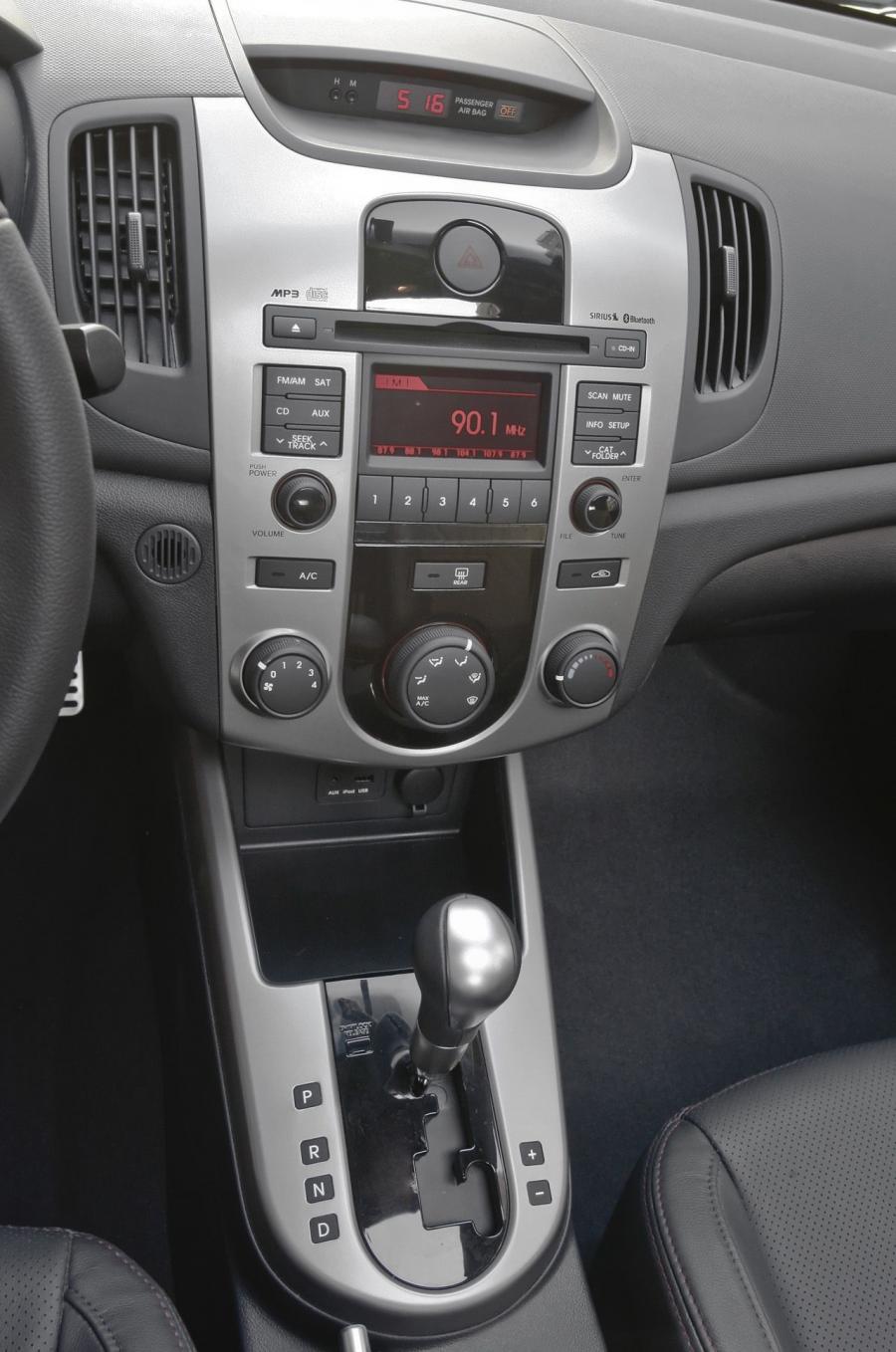  Kia Forte Koup 2009 года  (фото 24 из 169)